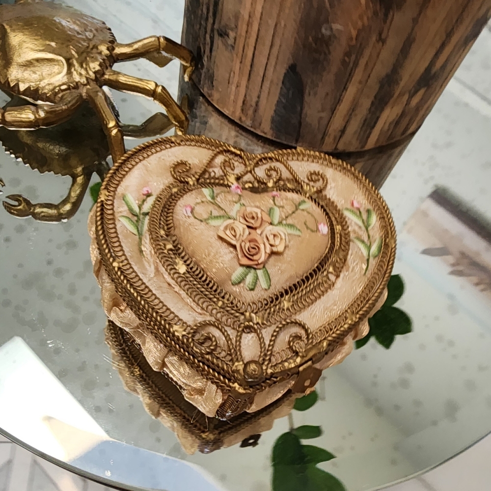 Vtg Victorian Ornate Trinket ,Jewelry Vanity Box Heart Shaped
